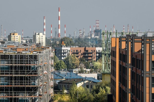 How to assess the impact of nearby industrial activities on property values in Hull?