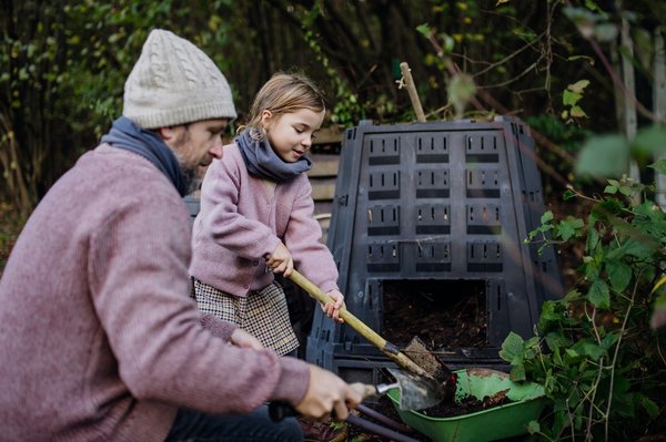 How can you set up a cost-effective composting system in a UK townhome's small backyard?